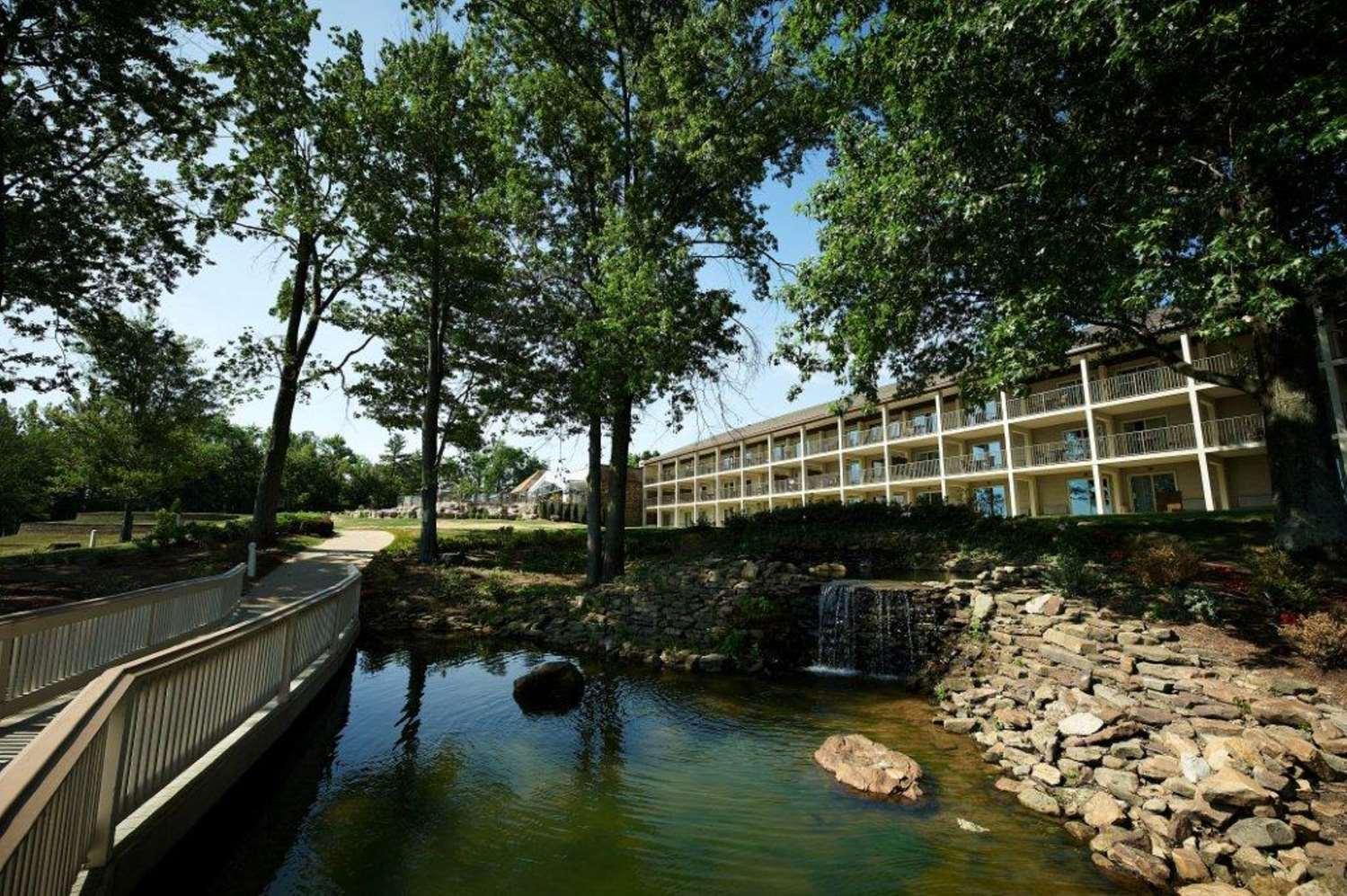 Fourwinds Lakeside Inn & Marina บลูมมิงตัน ภายนอก รูปภาพ